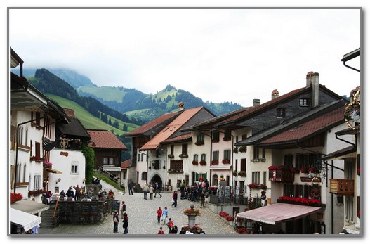 Деревня Грюэр в Швейцарии