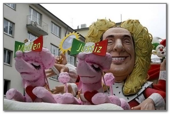 Сильвио Берлускони на карнавале в Бешеный понедельник