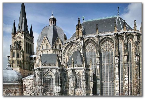 Ахенский собор - уникальное явление в истории мировой архитектуры