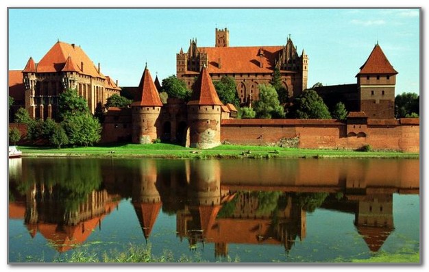 Величественный замок Тевтонских рыцарей