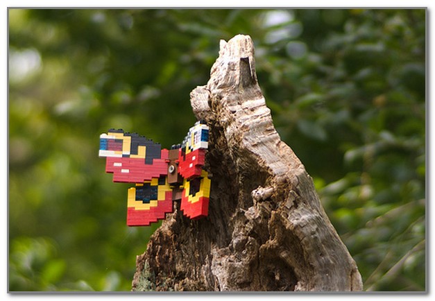Бабочка из конструктора Лего