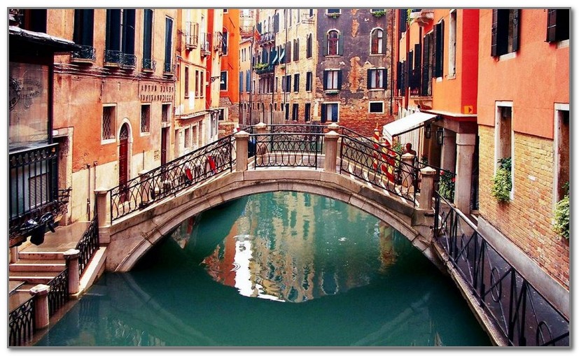 История венецианских мостов совсем не романтична