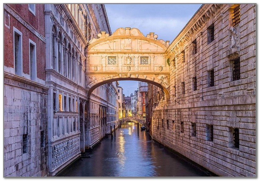 Дворцовый канал в Венеции